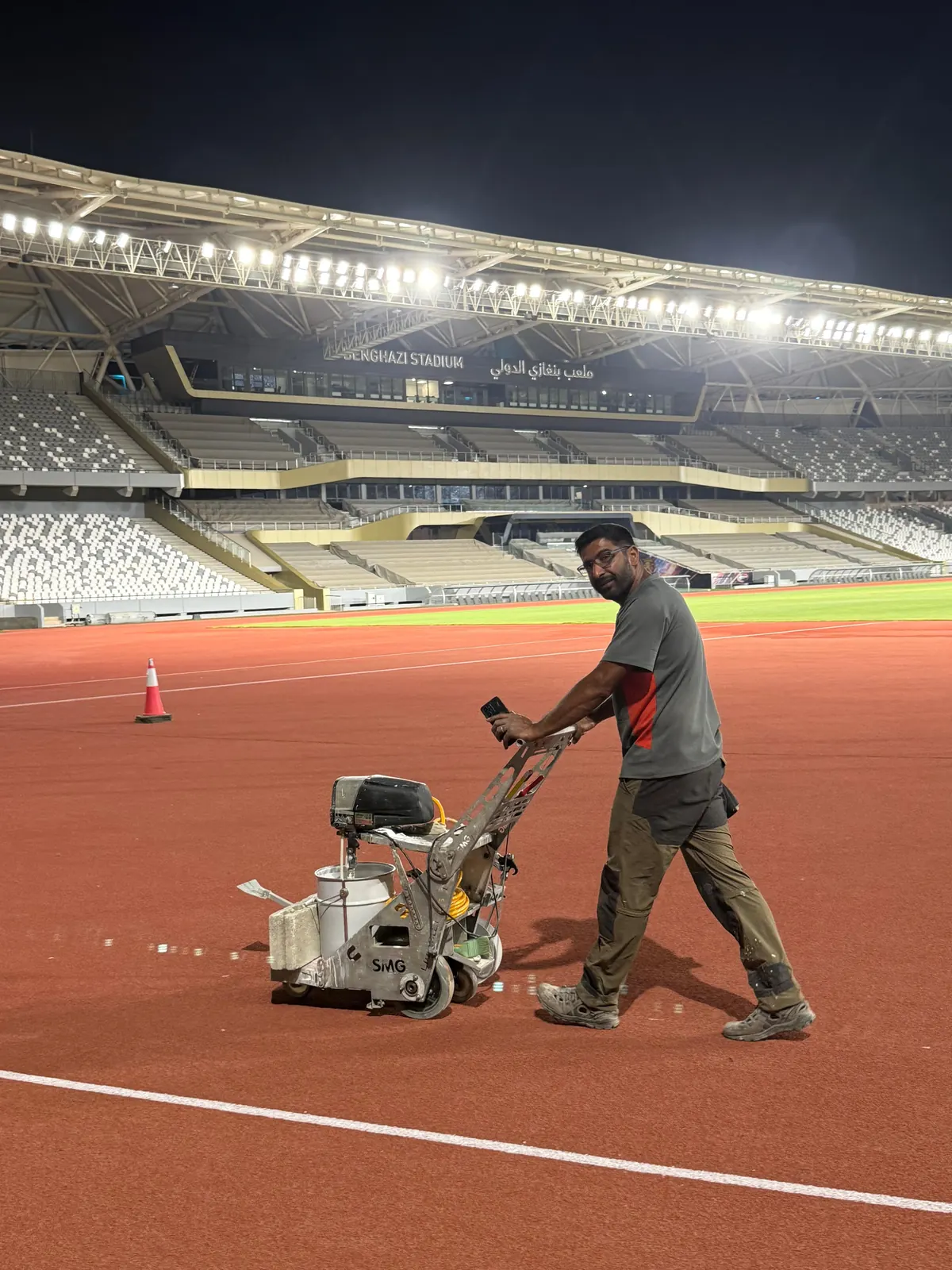 Benghazi International Stadium pistinde hassas çizgi uygulaması
