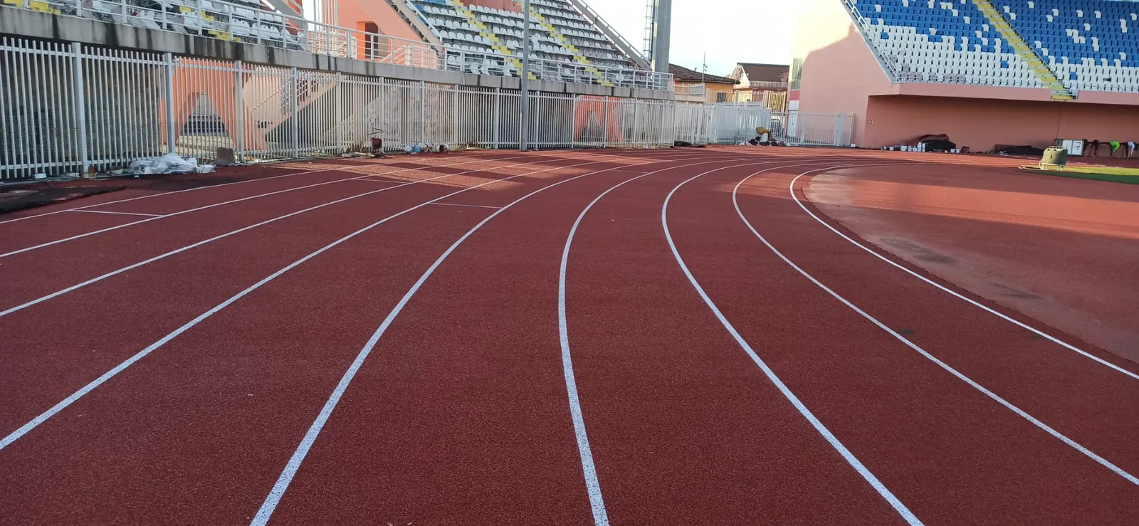 Loro Boriçi Stadium atletizm pisti kulvar ve başlangıç çizgileri